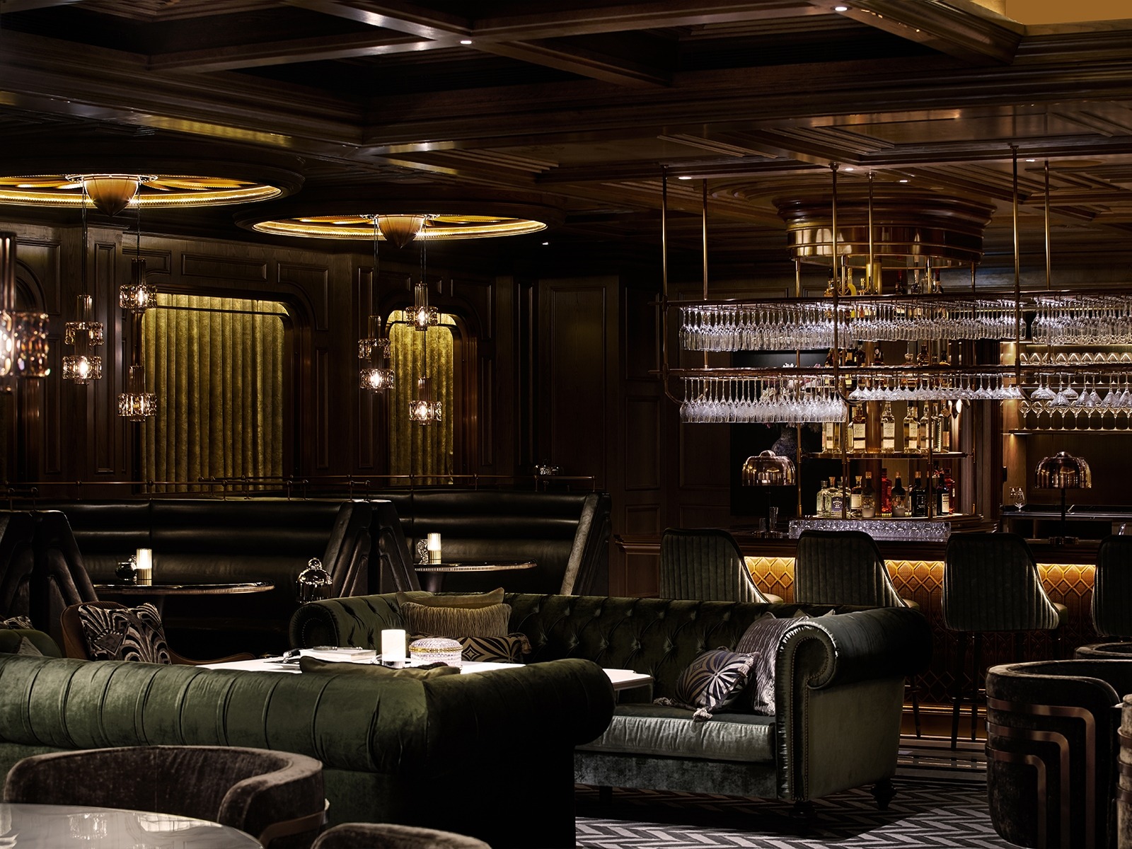 Elegancka restauracja z lounge oraz rozbudowaną ofertą kulinarną